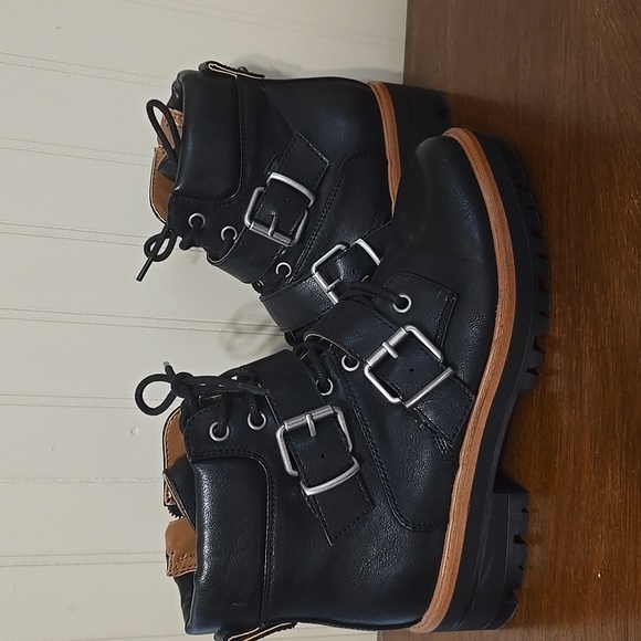 Indigo Rd. Black Combat Boots with Buckle Detail. 6.5 - Picture 2 of 6